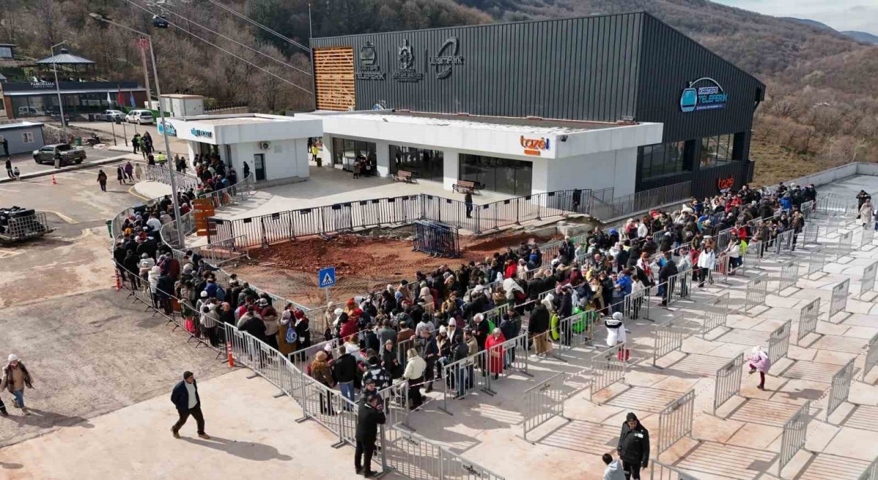 Vatandaşlar KARFESTe akın ediyor