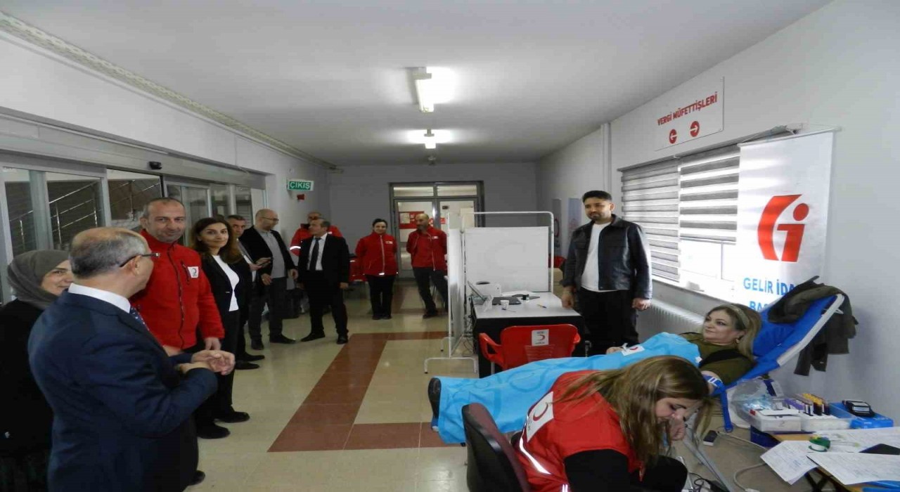 Vergi Haftasında Defterdarlıktan kan bağışı kampanyası