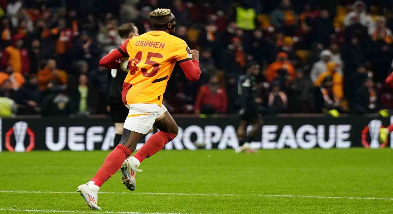Victor Osimhen bu sezonki 20. golünü attı
