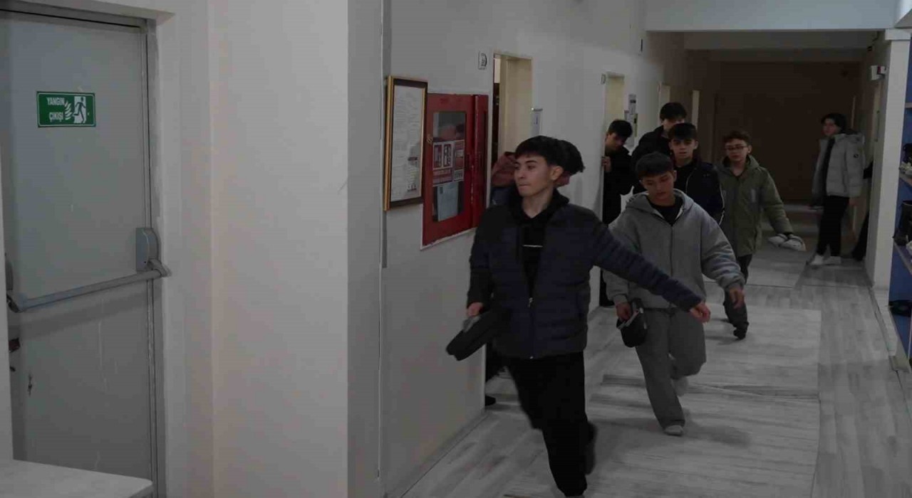 Yangın alarmı çaldı, öğrenciler harekete geçti: Pansiyonlu okullarda eş zamanlı tatbikat