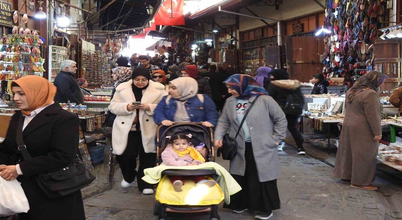 Yarıyıl tatilinde yerli turistler Gaziantepe akın etti