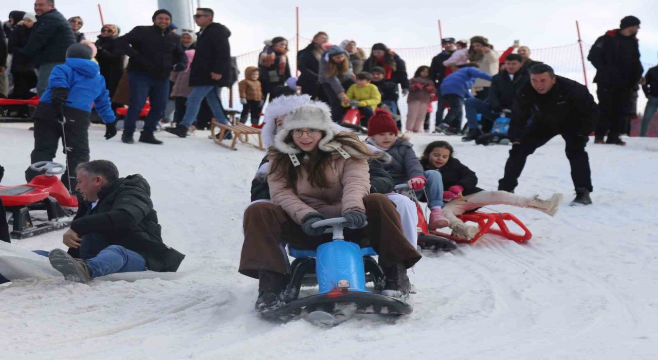 Yarıyıl tatilinin son gününde Ilgaz Dağında kayarak eğlendiler