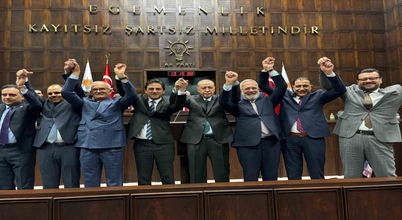 Yeniden Refah Partisinden istifa eden belediye başkanı AK Partiye katıldı