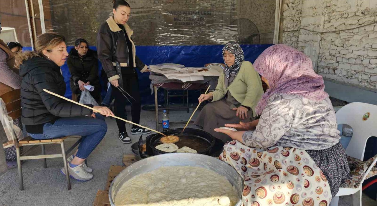 Yenipazarlılar sanatçı Ferdi Tayfur için 52. gün hayrı yaptı