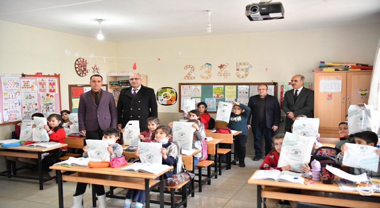 Yeşilyurt Belediyesinden kırsal okullara eğitim desteği