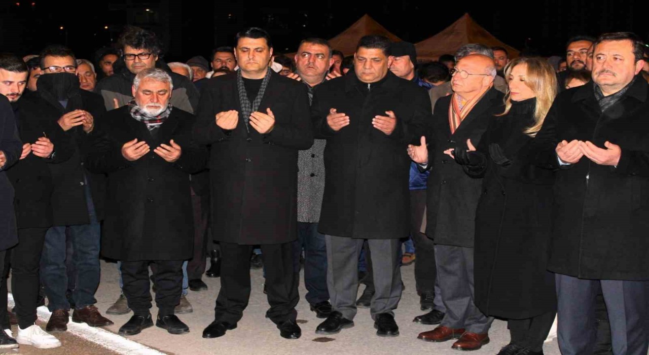 Yılmaz, deprem şehitlerini andı