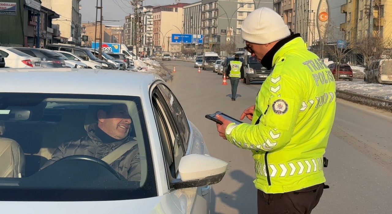 Yüksekovada emniyet kemeri denetimi