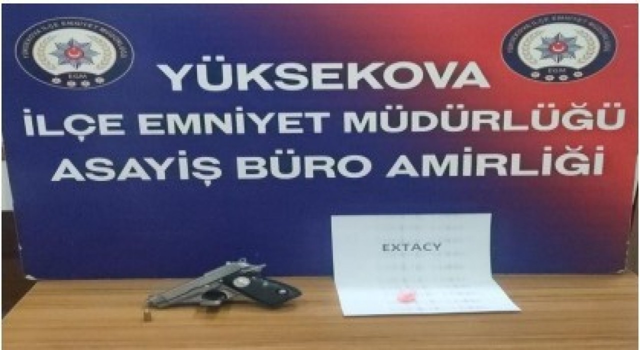 Yüksekovada silah ve uyuşturucu ele geçirildi