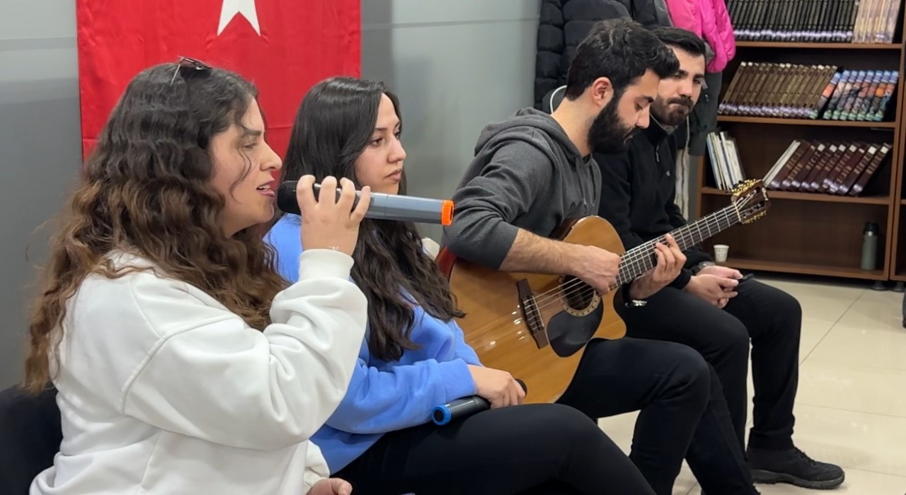 Yüksekovada sınavlara hazırlanan öğrencilere moral