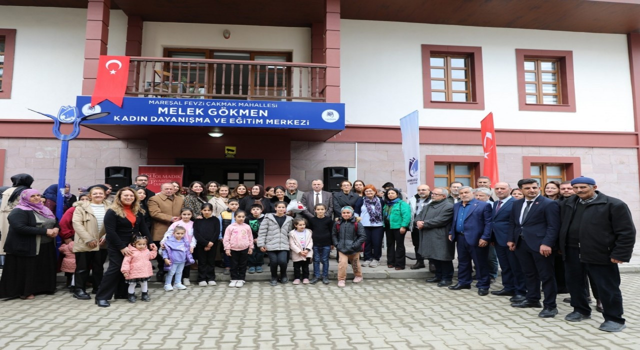 Yunusemre’de Melek Gökmen’in İsmi Kadın Merkezi’ne Verildi