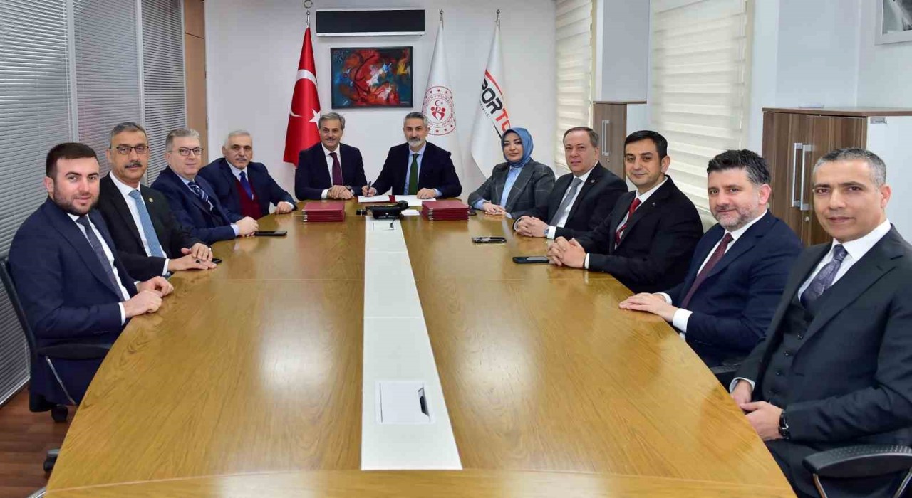 Yusuf Alemdardan Ankarada 522 milyon TLlik tarihi imza: 4 ilçe yeni spor tesisleri kazanacak