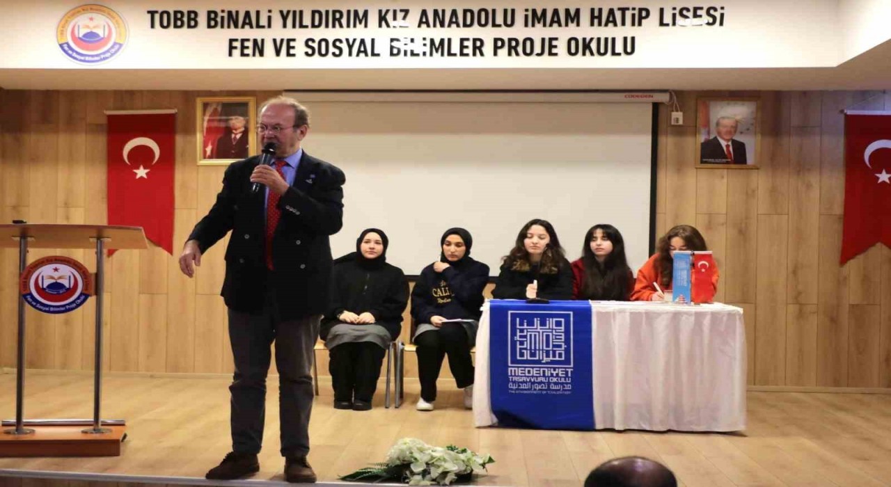 Yusuf Kaplan Erzincanda öğrencilerle buluştu