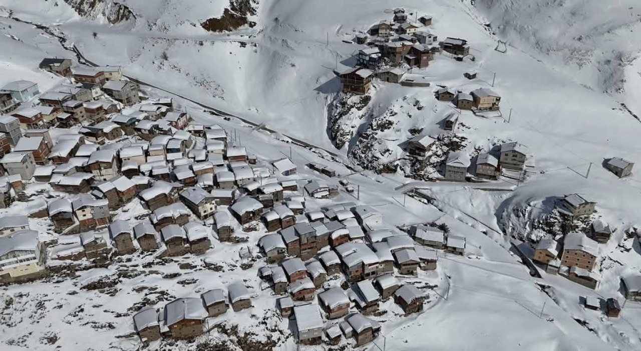 Artvin Yüncüler Yaylası’nda Kartpostallık Kar Manzarası
