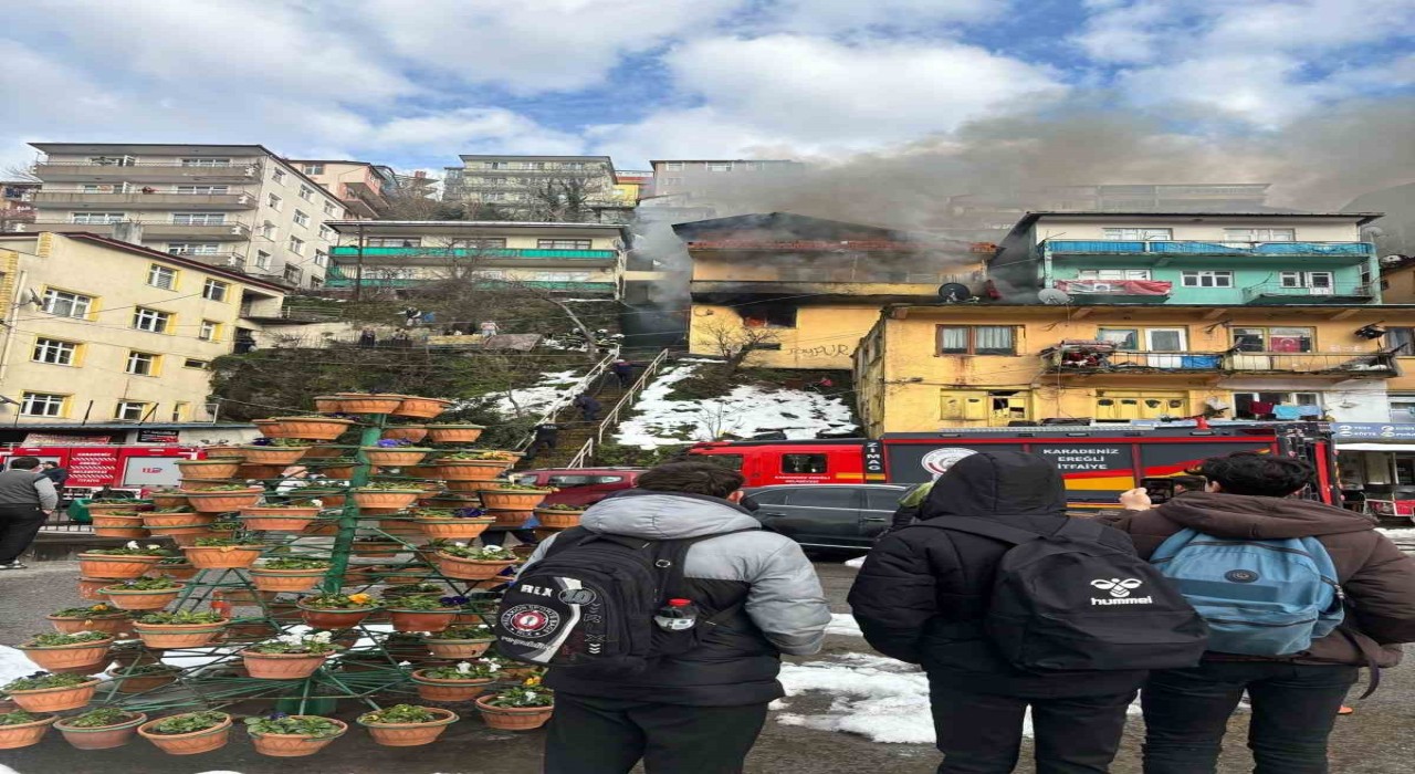 Zonguldakta iki katlı binada korkutan yangın