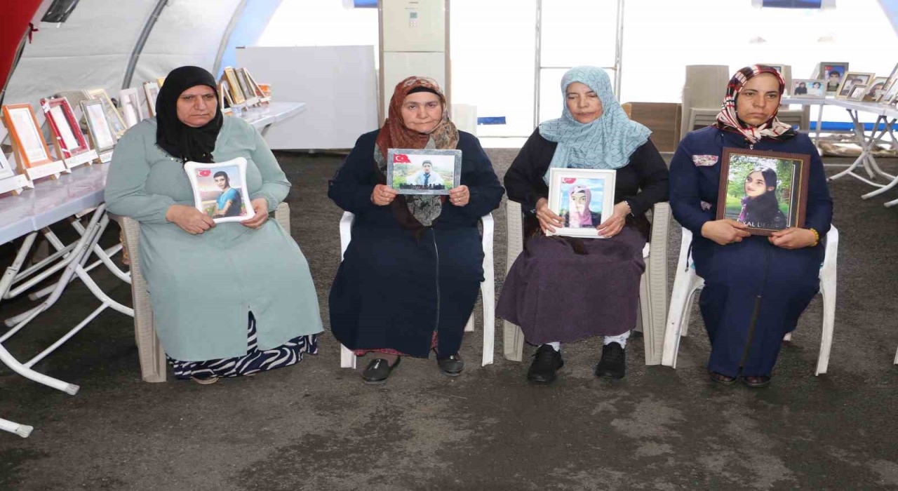 21 bayramdır evlatlarının yolunu gözlüyorlar: Diyarbakır annelerinin umutlu bekleyişi sürüyor