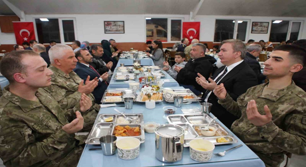 3ncü Ordu Komutanlığında iftar