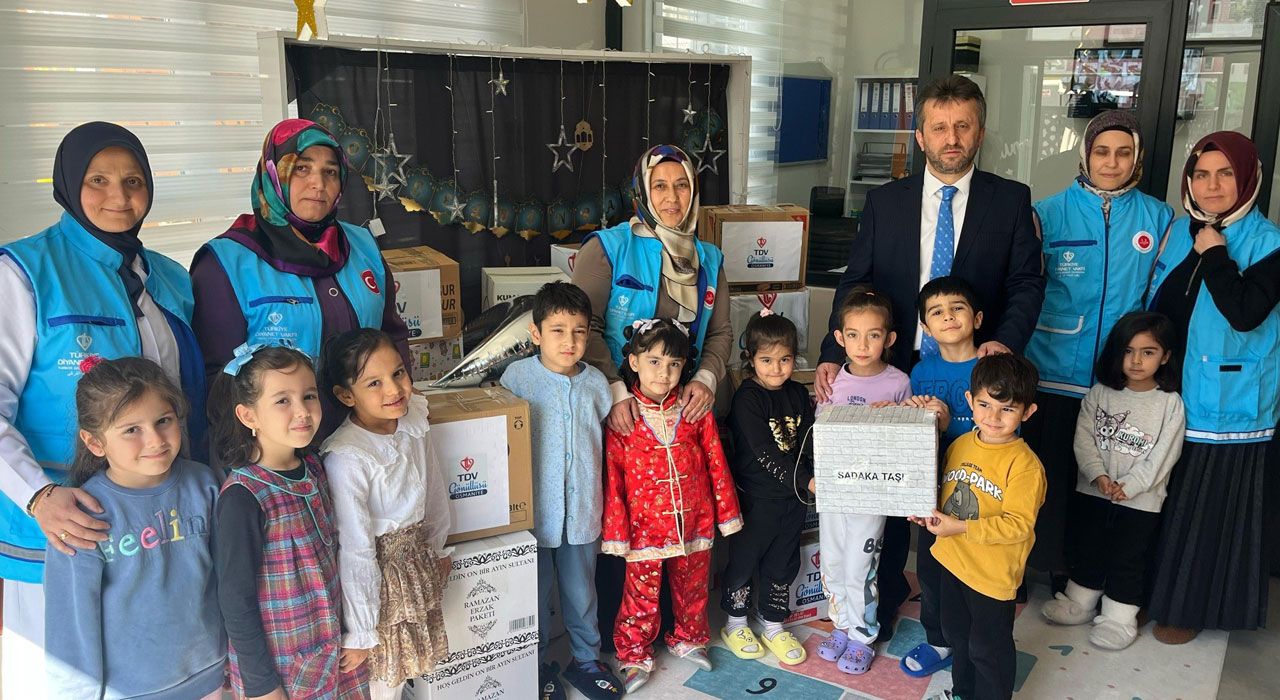 4-6 Yaş Kur’an Kursu Öğrencileri Ramazan Kolisi Hazırladı