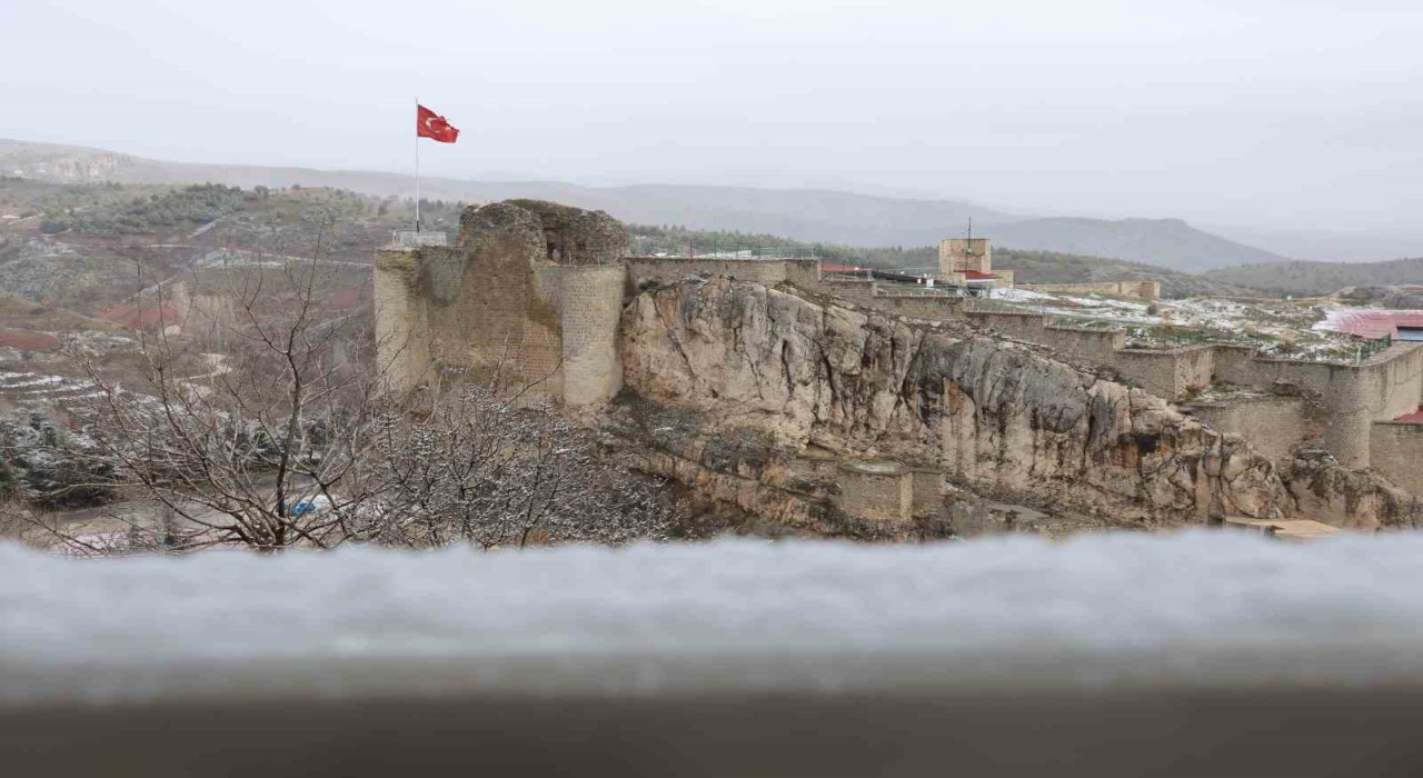4 bin yıllık tarihi mahalle beyaza büründü