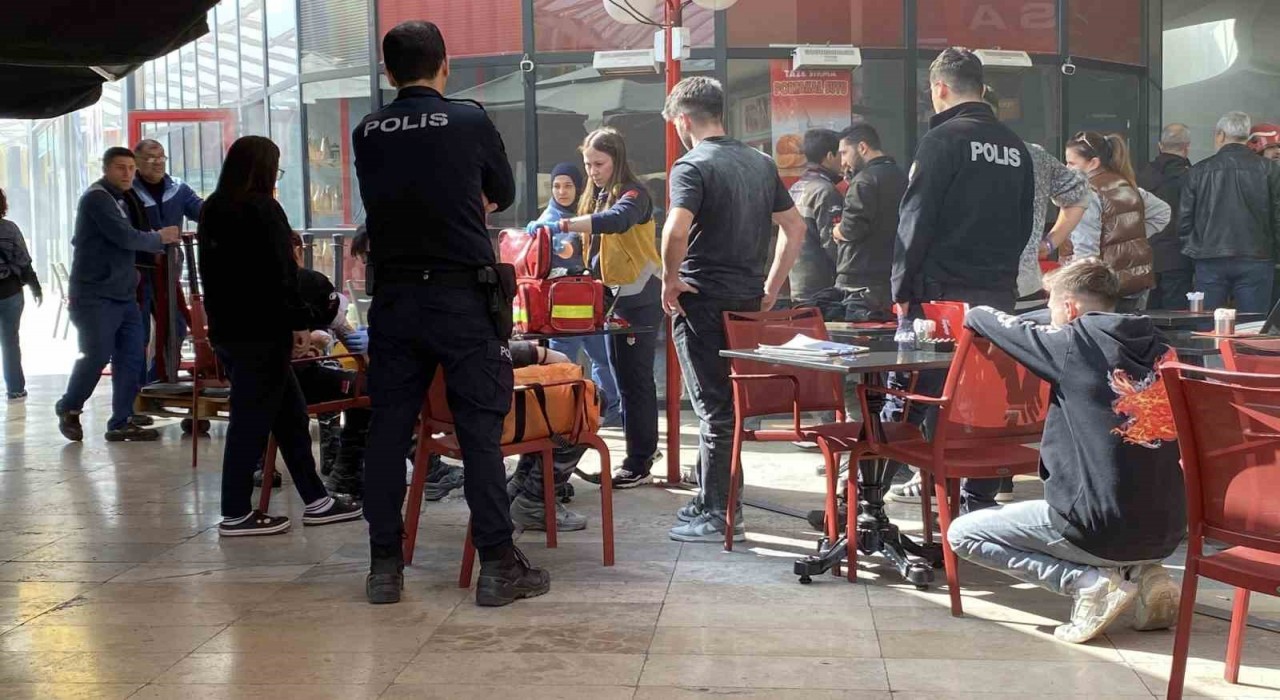 41 Burda AVMde korkutan yangın: 4 kişi dumandan etkilendi