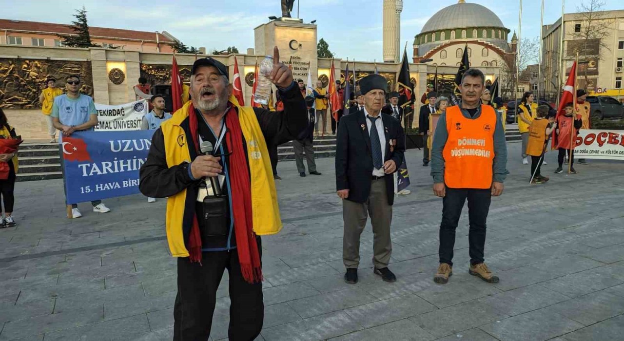 57. Alay, 15. Hava Bölüğü Keşanda buluştukları 27. Alay gönüllüleri ile Çanakkaleye uğurlandı