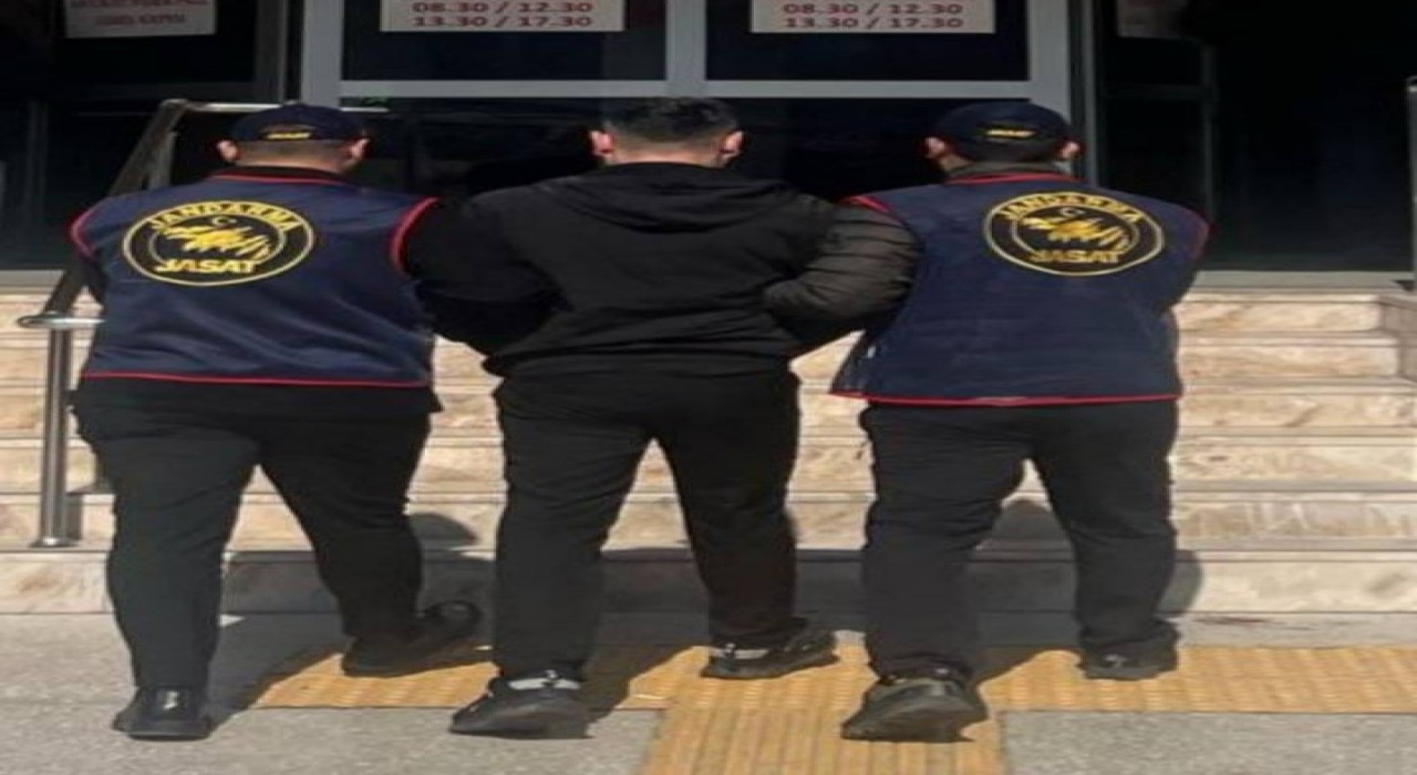 60 yılla aranan suç makinesi İzmirde yakalandı