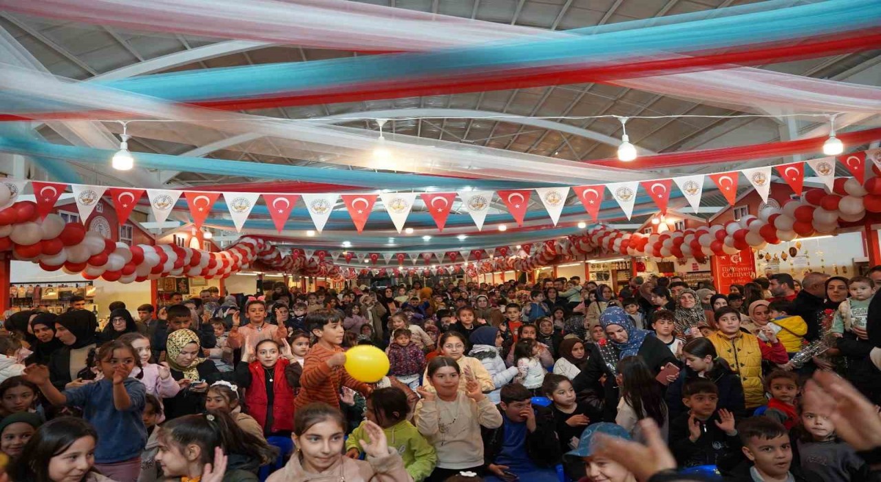 8 Mart Dünya Kadınlar Gününü Ramazan Çarşısında coşkuyla kutlandı