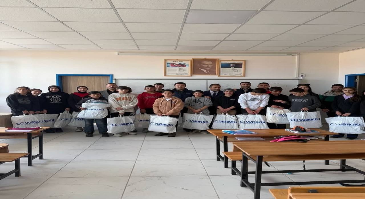 Adaklıda öğrencilere kıyafet desteği