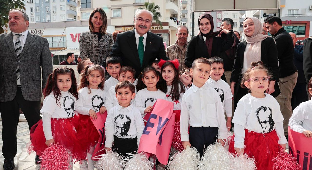 Adana Valisi Köşger, Aile Destek Merkezini Ziyaret Etti