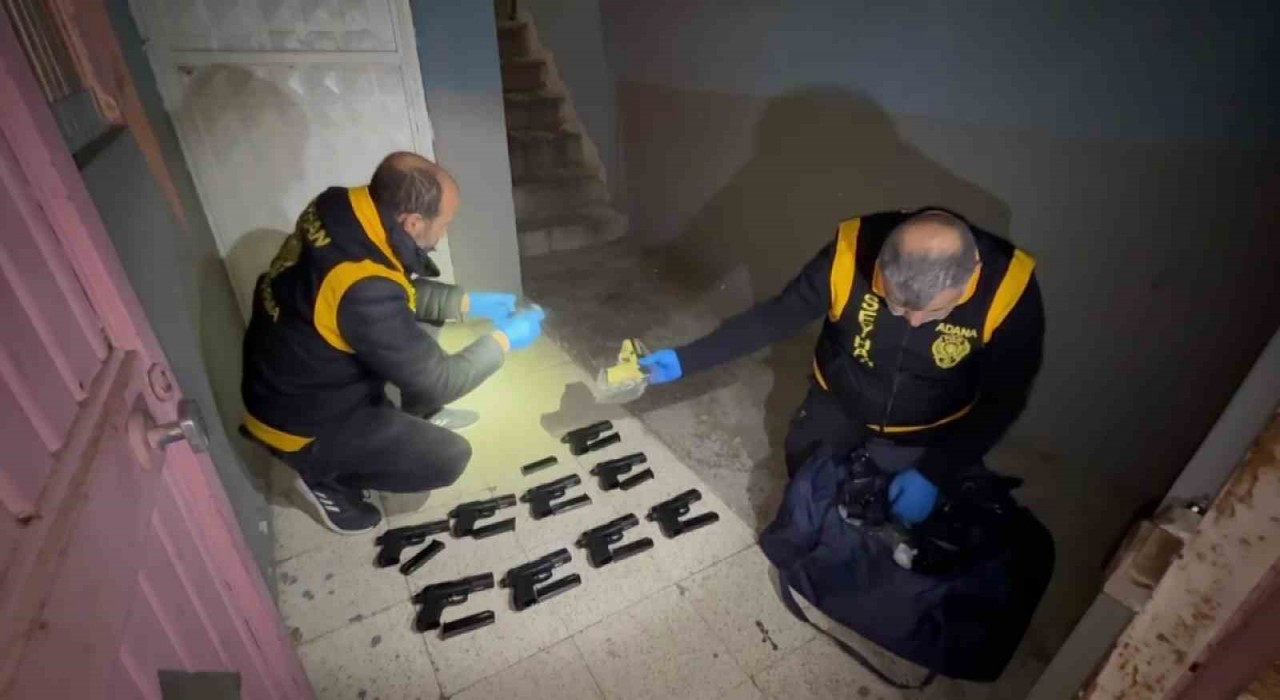 Adanada cephanelik gibi ev: 22 adet tabanca ele geçirildi