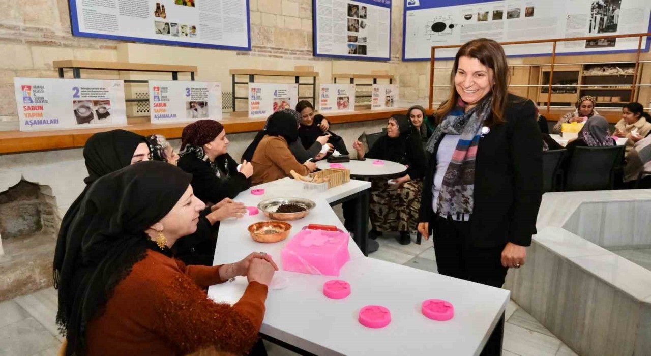 Adanada kadınlar sabun yaparak deneyim yaşadı