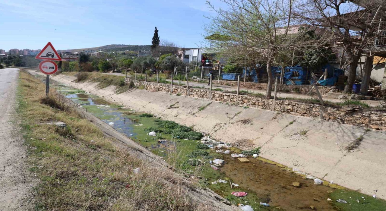 Adanada sulama kanalları çöplüğe döndü