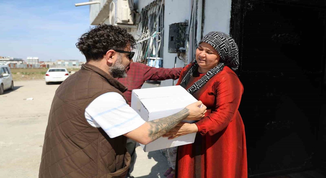 Adananın Ogün ağabeyi ailelerin gönüllerine dokunuyor
