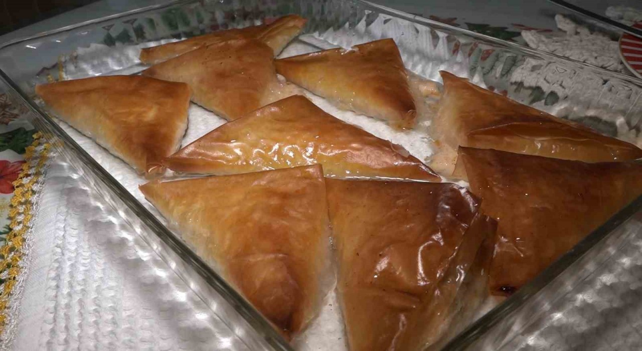 Adı börek kendi tatlı