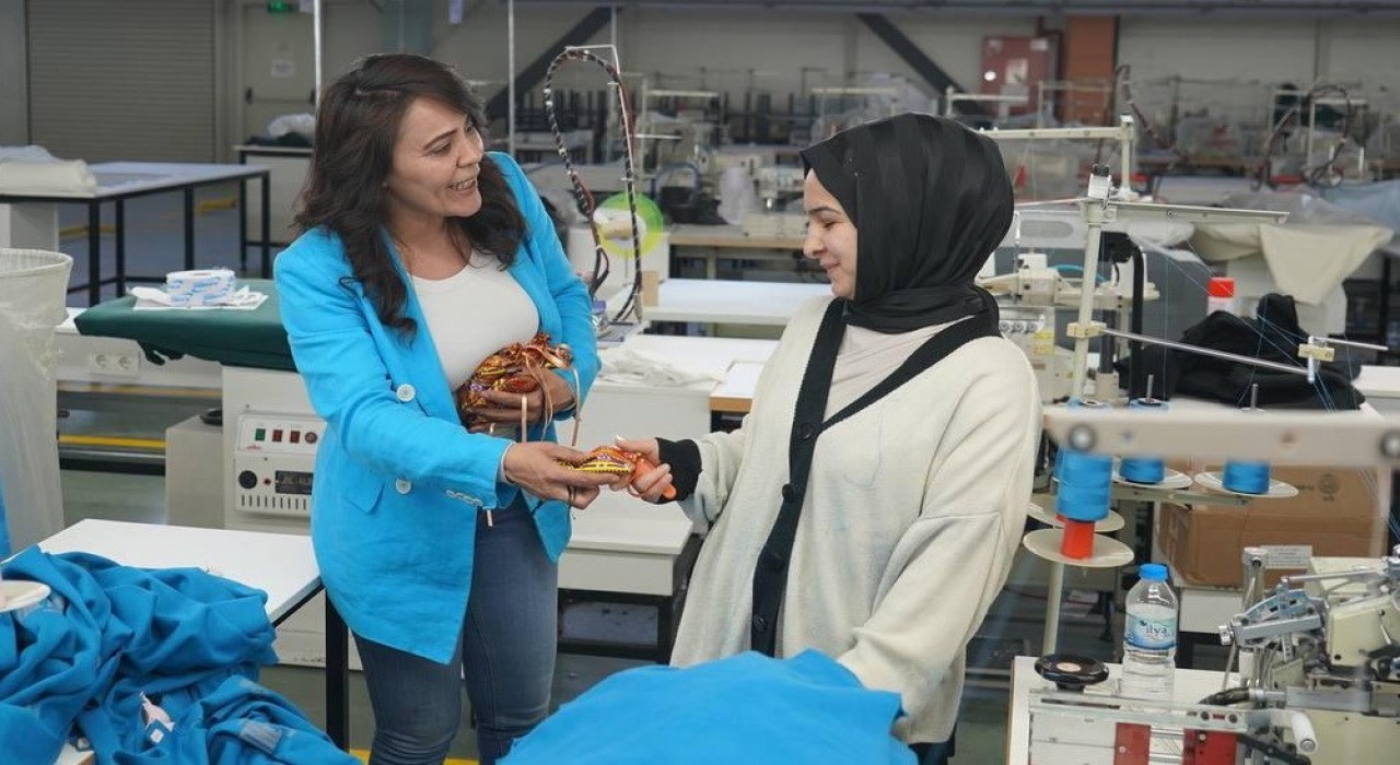 Adıyaman Belediyesinden emekçi kadınlara 8 Mart ziyareti
