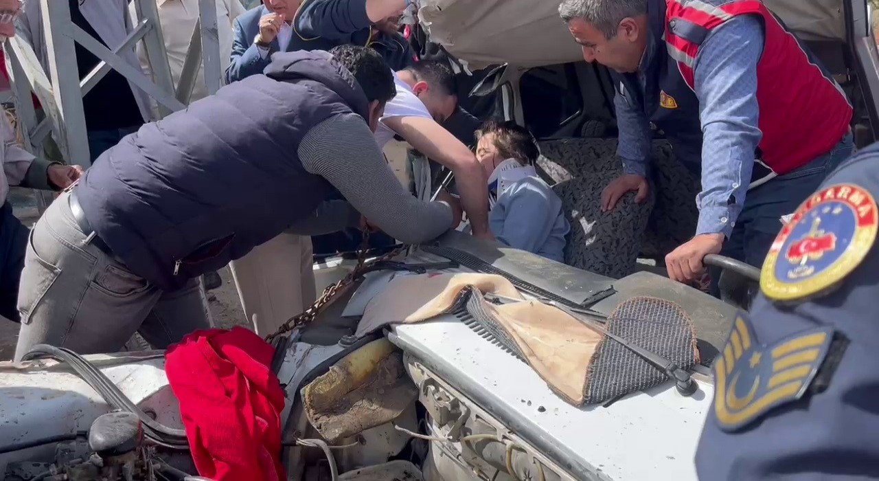 Adıyamanda bayramlaşmaya giden aile kaza yaptı: 4 yaralı