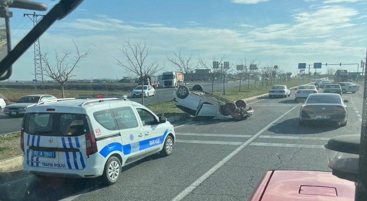 Adıyamanda otomobil takla attı: 1 yaralı
