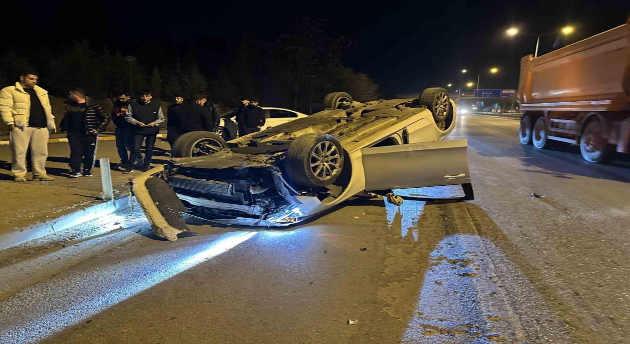 Adıyamanda otomobil takla attı: 2 yaralı