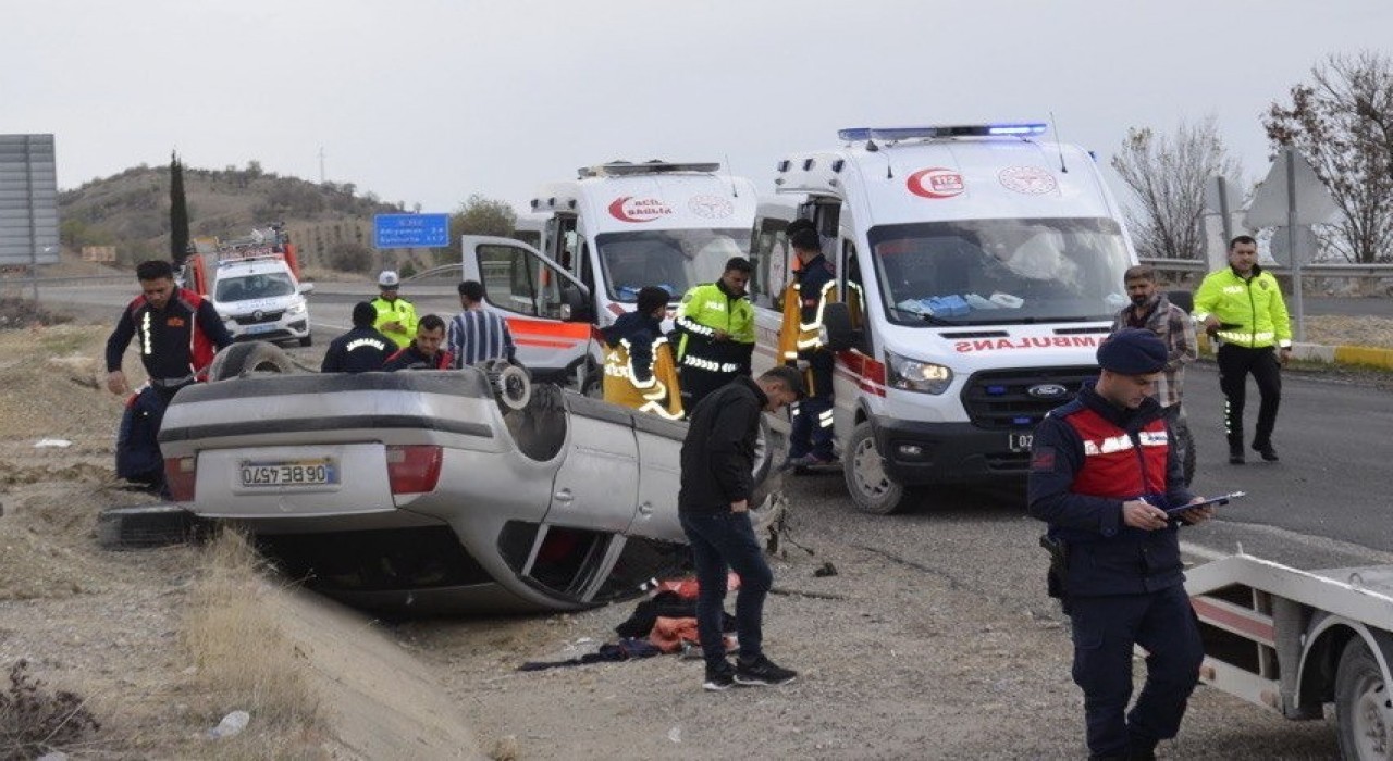 Adıyamanda otomobil takla attı: 4 yaralı