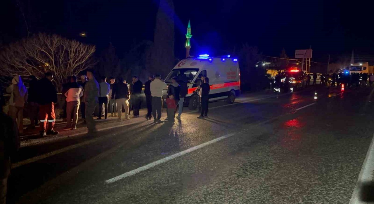 Adıyamanda otomobil yayaya çarptı: 1 ölü, 2 yaralı