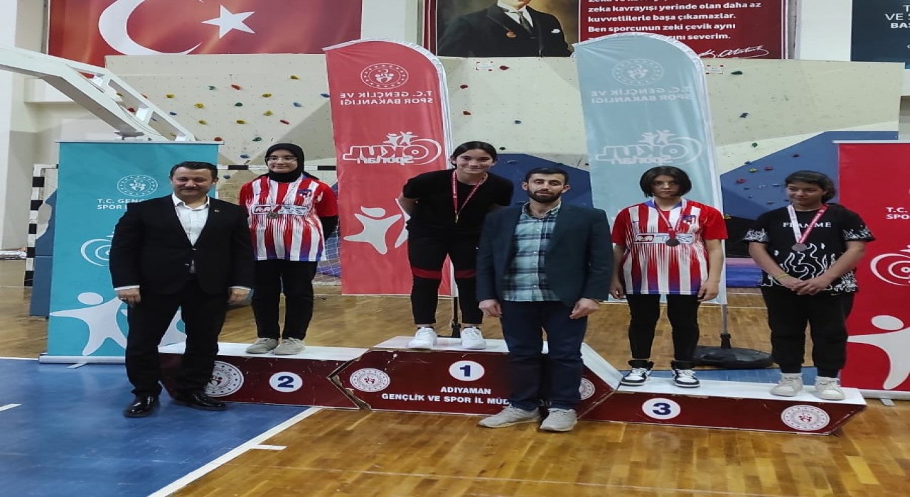 Adıyamanda yıldız kızlar bilek güreşi yarışları yapıldı