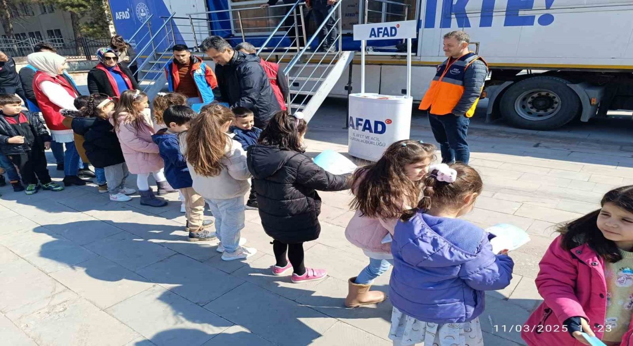 AFAD Deprem Simülasyon Tırı Erzincanda