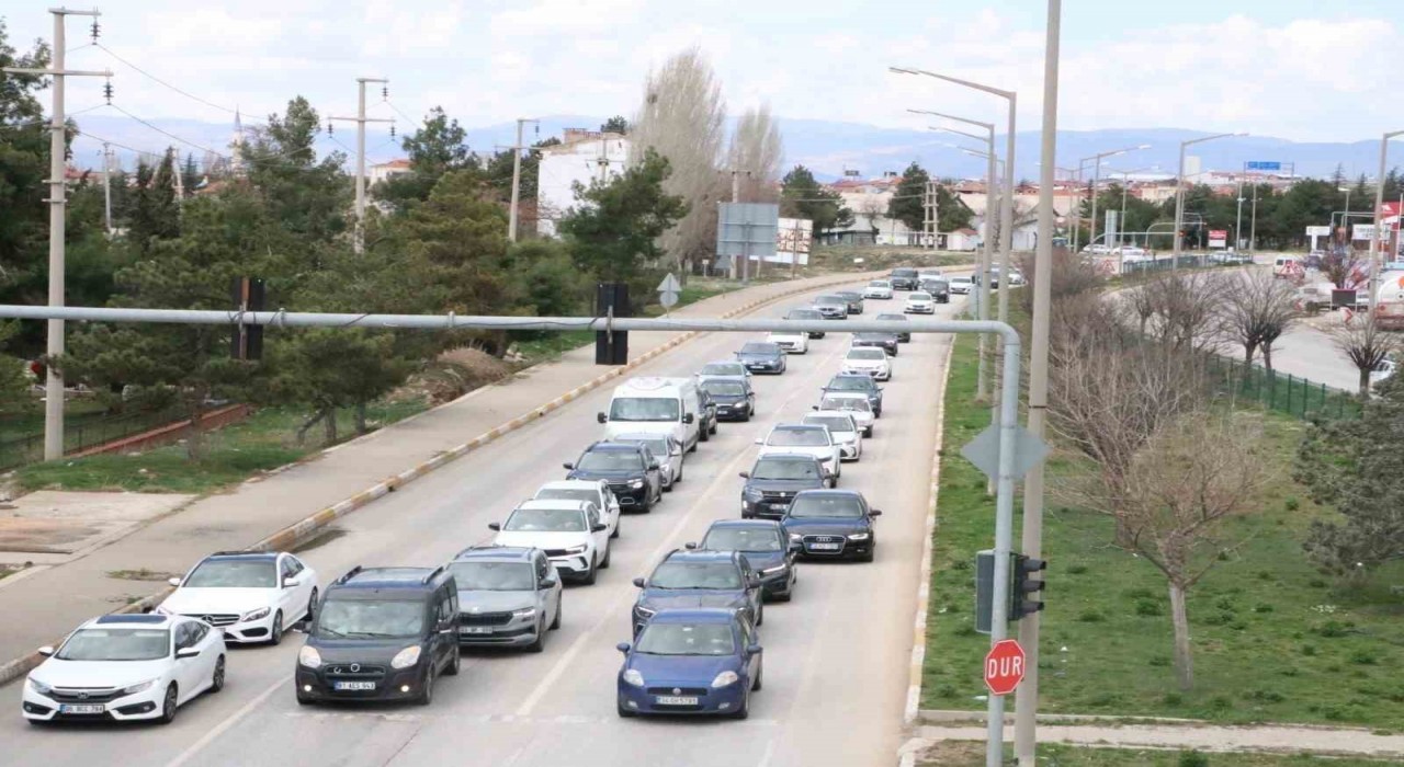 Afyonkarahisar - Antalya kara yolunda bayram yoğunluğu