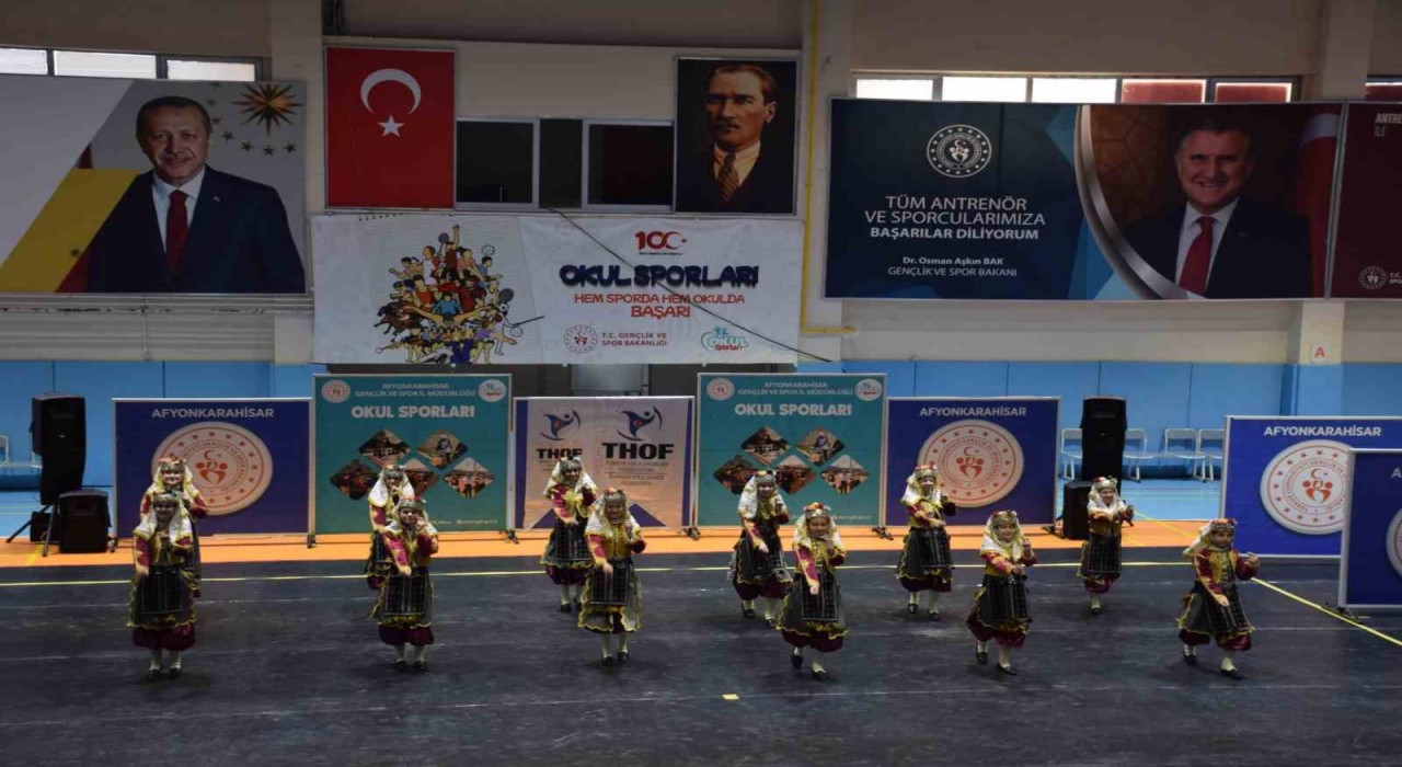 Afyonkarahisarda kulüpler arası halk oyunları yarışması sona erdi
