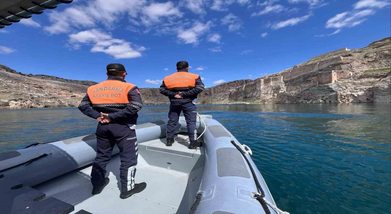 Ağ ile avlanma yasağına uymayan 2 şahıs suçüstü yakalandı
