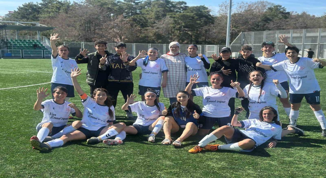 Ağrı ASP Kadın Futbol Takımı, Kayseride rakibini farklı geçti: 5-1