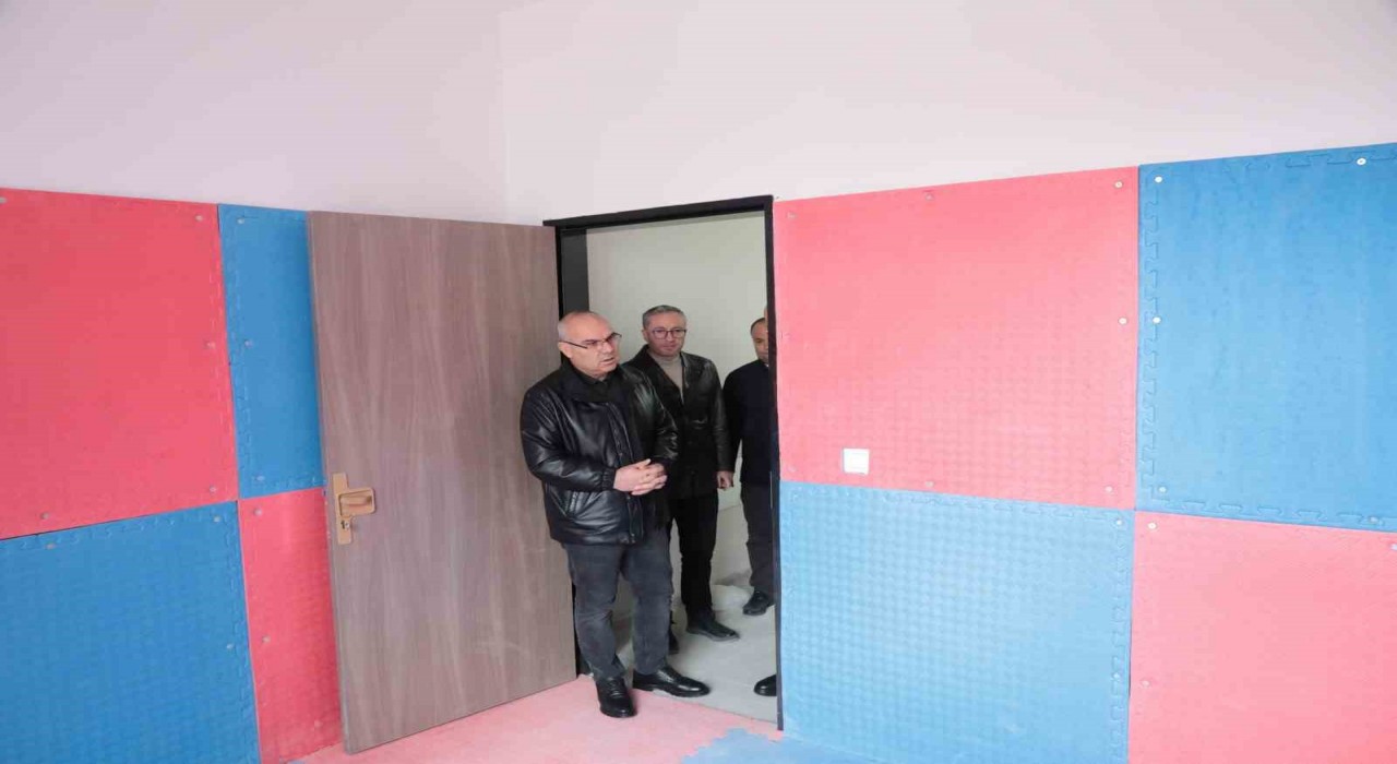 Ağrı Valisi Koç, yeni eğitim-öğretim yılında açılacak Özel Eğitim Anaokulunu inceledi