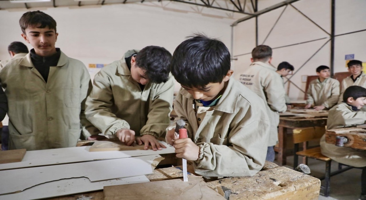 Ağrıda fabrikaya dönüşen meslek liseleri, 53 milyonluk ciroya ulaştı
