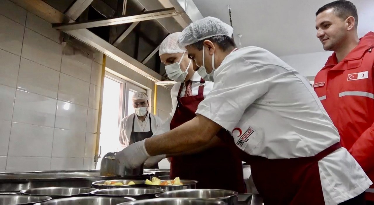 Ağrıda Ramazanda 3 bin 200 kişiye sıcak yemek ulaştırılıyor