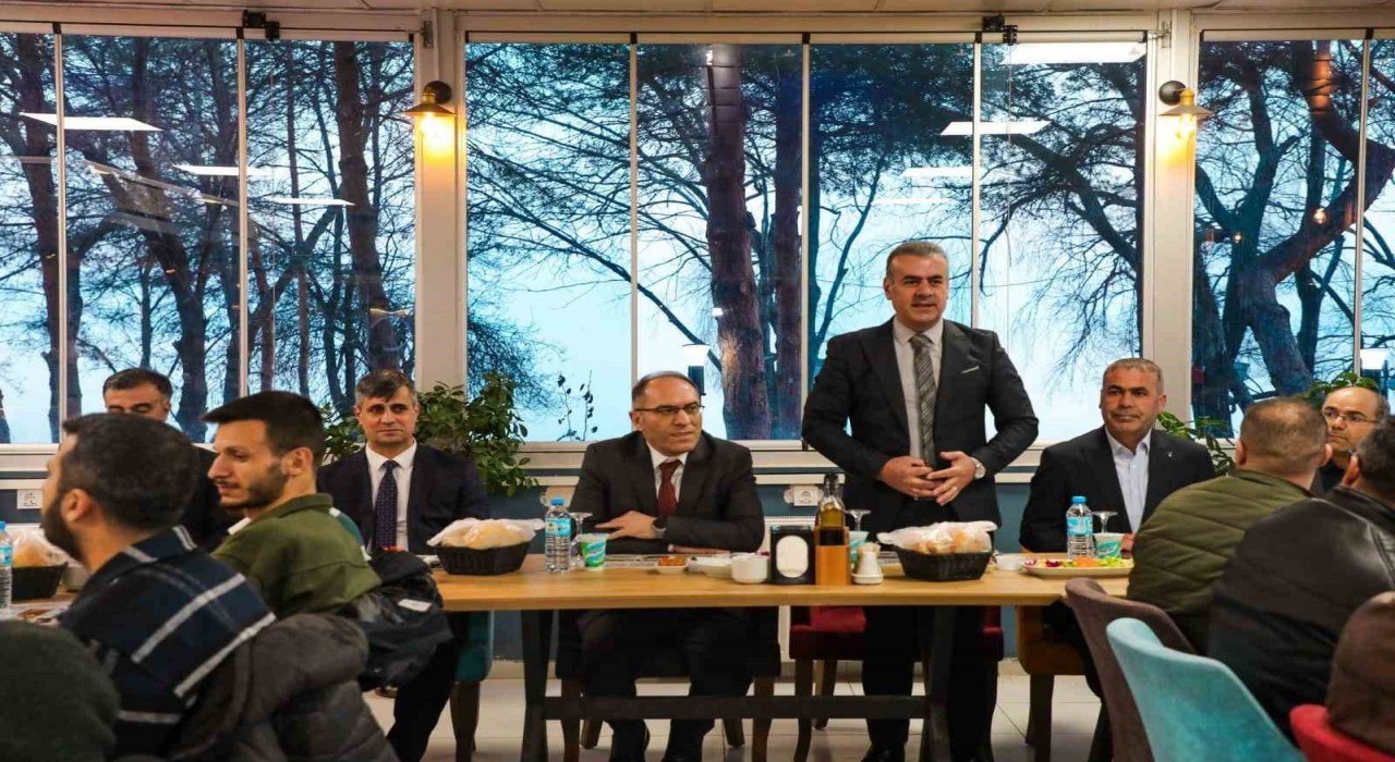 Ahlatta öğretmenler iftarda bir araya geldi