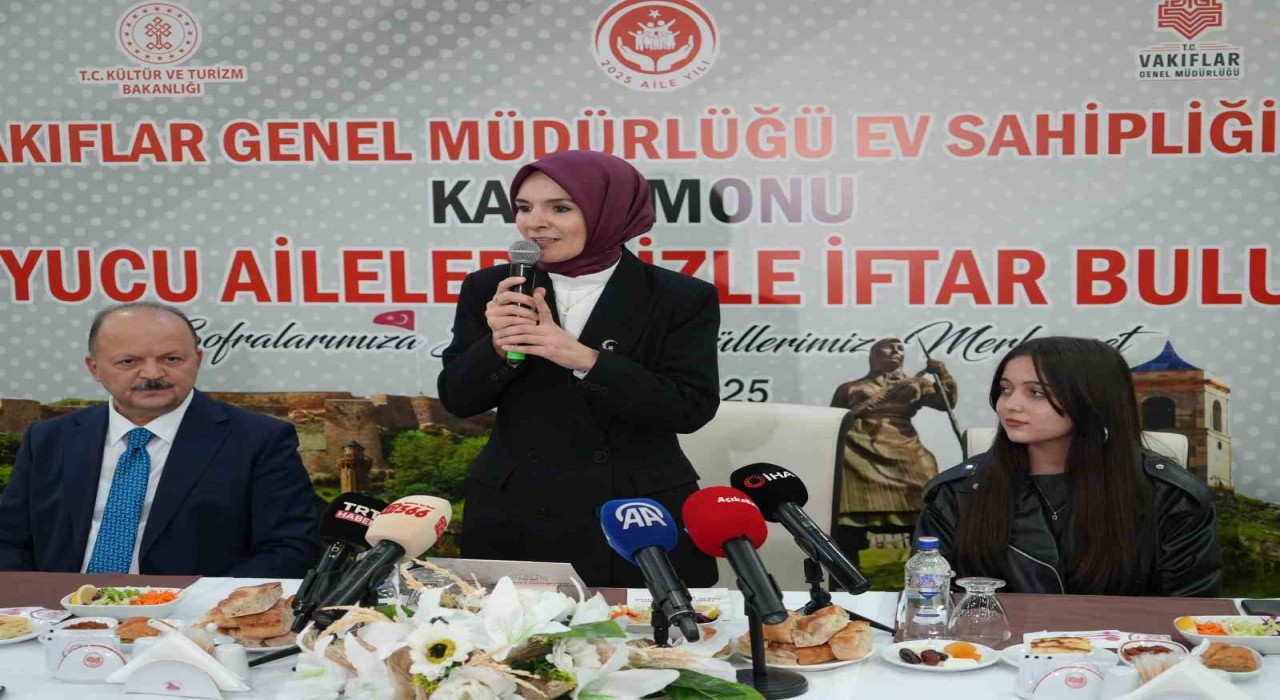 Aile ve Sosyal Hizmetler Bakanı Göktaş: Türkiye genelinde 8 bin 791 aile yanında 10 bin 504 çocuğumuz himaye ediliyor